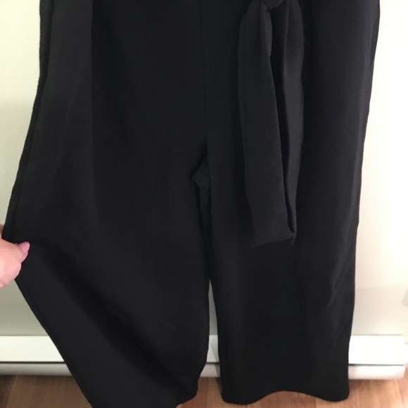 Elegant Black Sleeveless Jumpsuit - Picture 4 of 4